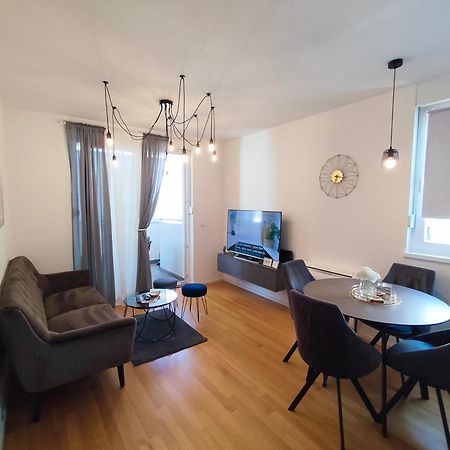 Luce Gold Apartment Zara Esterno foto