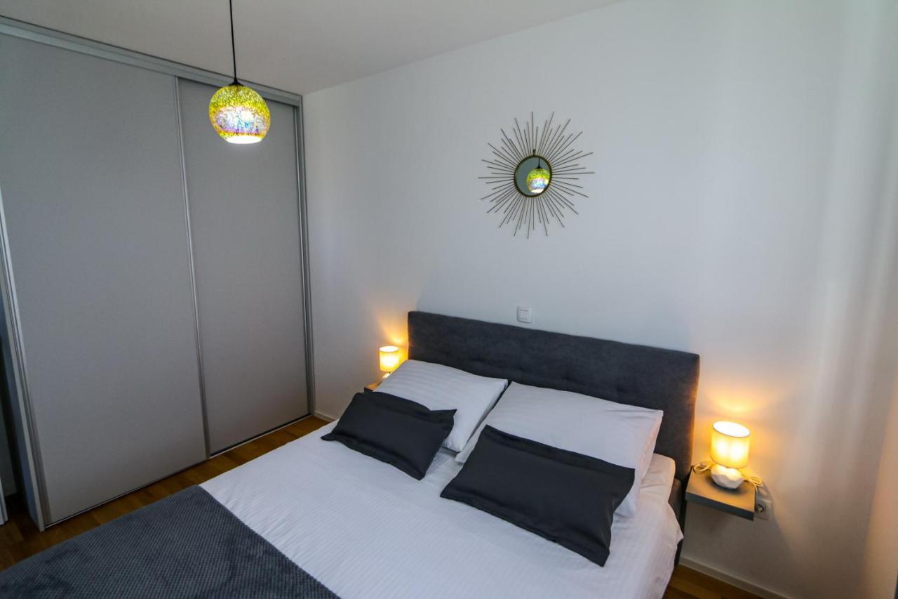 Luce Gold Apartment Zara Esterno foto