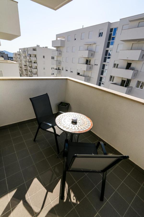 Luce Gold Apartment Zara Esterno foto