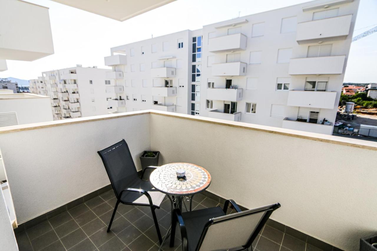 Luce Gold Apartment Zara Esterno foto
