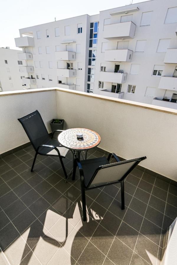 Luce Gold Apartment Zara Esterno foto