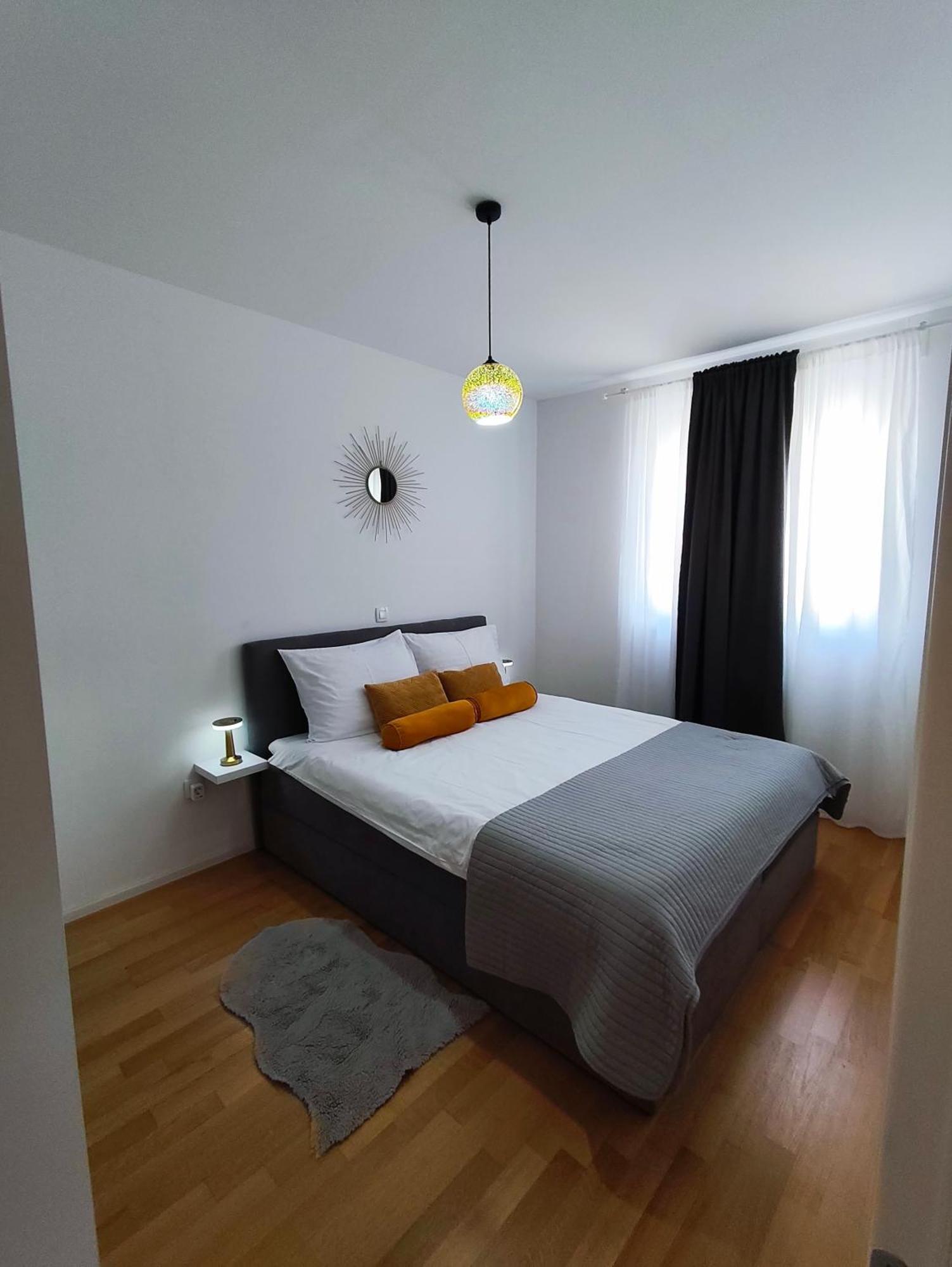 Luce Gold Apartment Zara Esterno foto