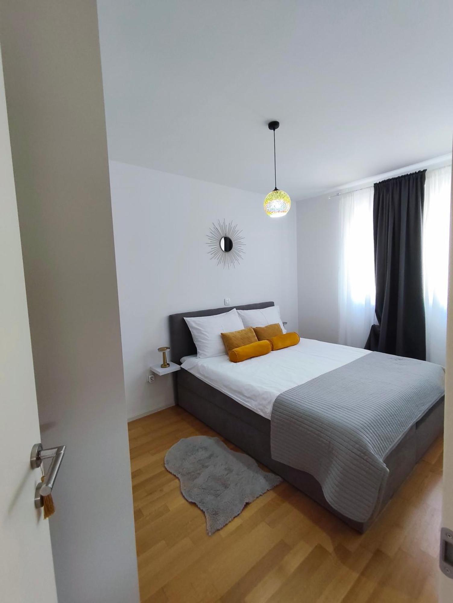 Luce Gold Apartment Zara Esterno foto